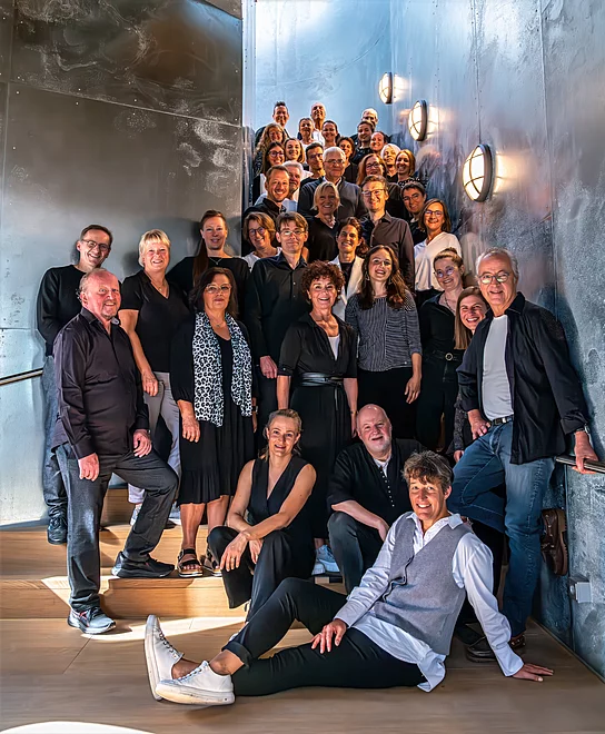 Bild zeigt die Mitglieder des Chors CantaRhei