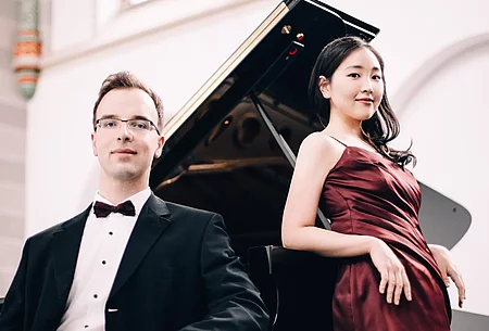 Darstellung des Klavierduos Severine Kim und Knut Hanßen