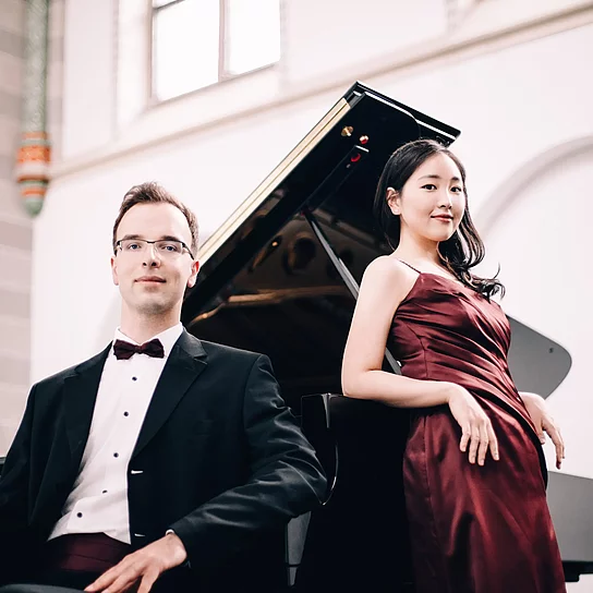Darstellung des Klavierduos Severine Kim und Knut Hanßen